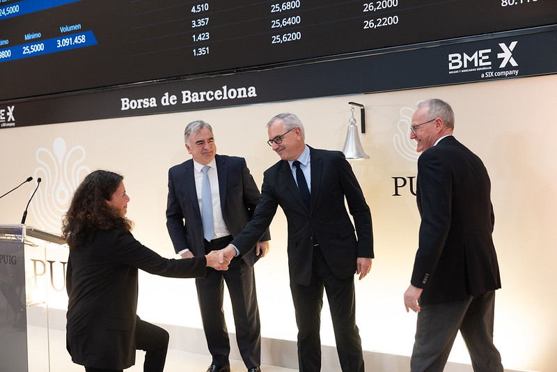 Toque  de campana de la compañía en la Bolsa de Barcelona