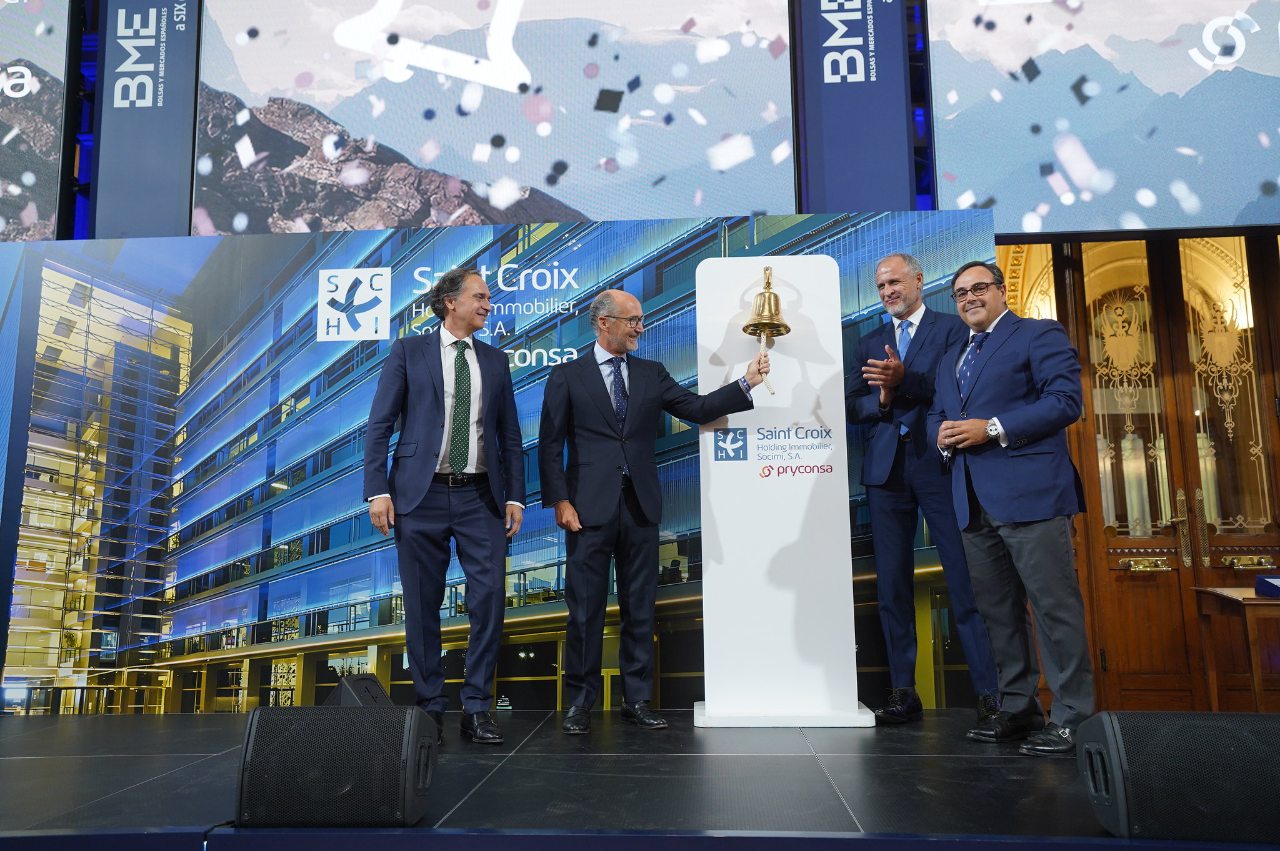 Toque  de campana de la compañía en el Palacio de La Bolsa de Madrid