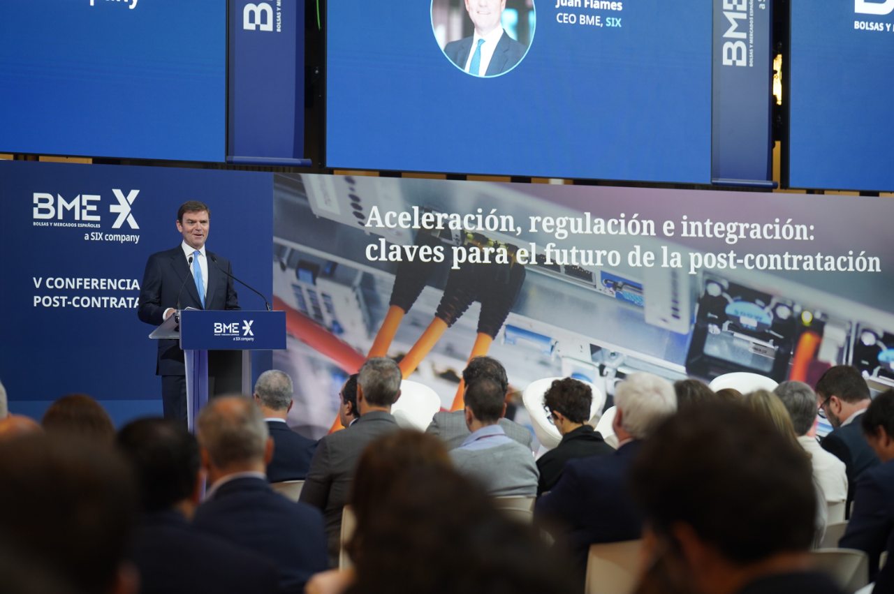 Juan Flames inaugurando la conferencia