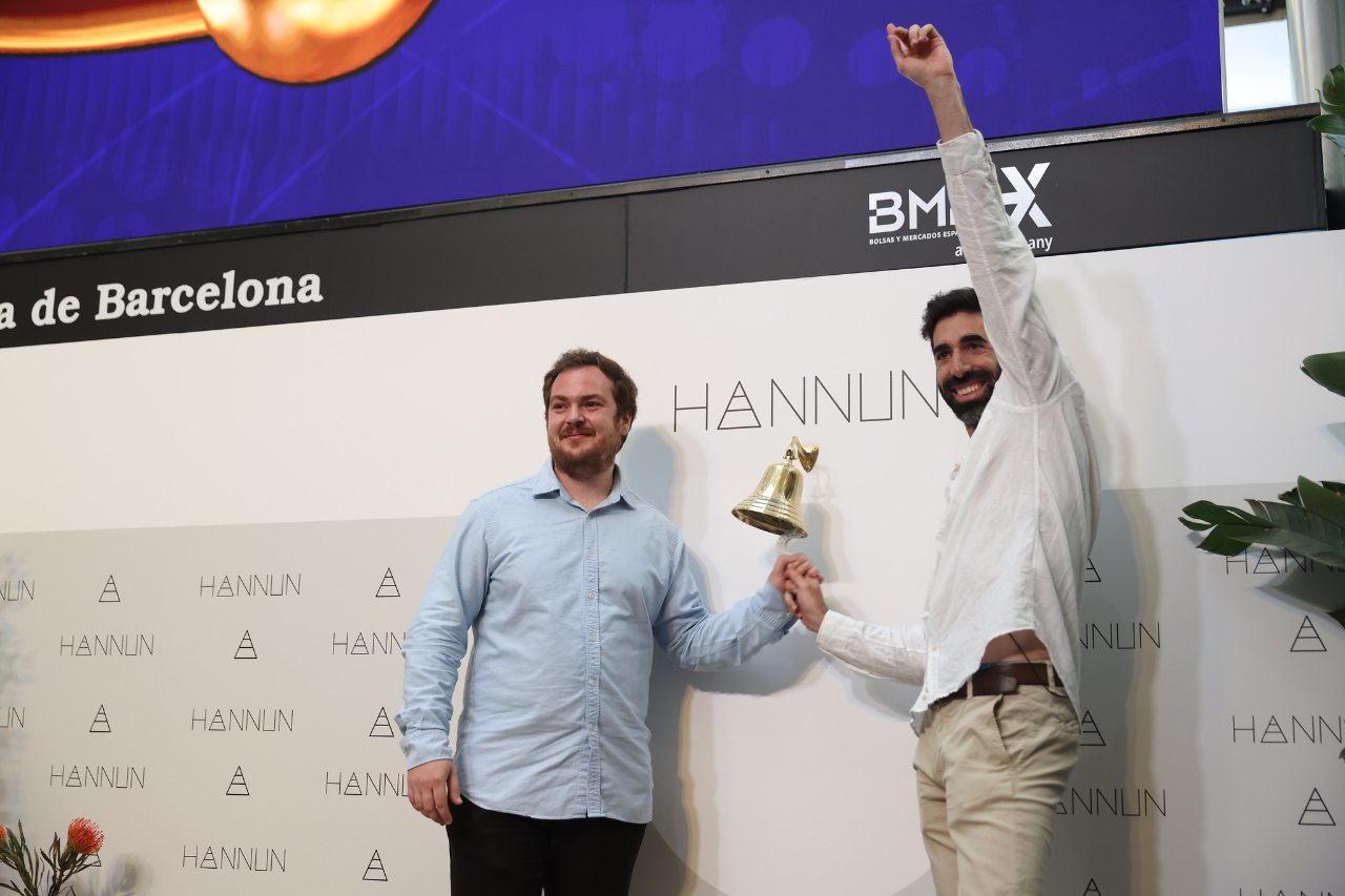 Joan Álvarez and Maurici Badía, cofunders of Hannun, during the Bell Ringing in the Barcelona Stock Exchange.