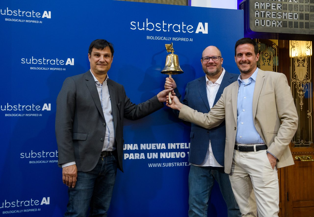 De izq. a der., Lorenzo Serratosa, Presidente de Substrate AI; Bren Worth, CTO, y José Iván García, CEO