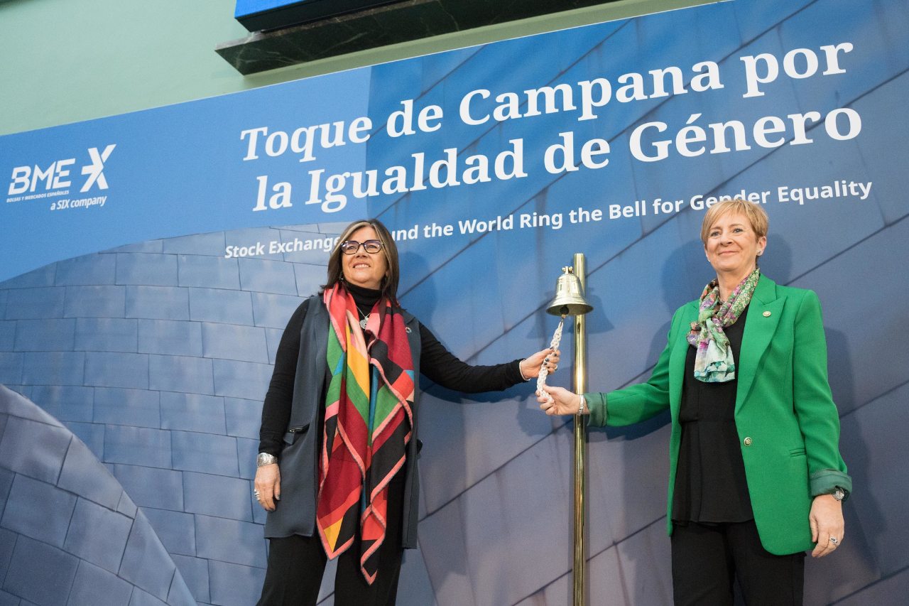 De izquierda a derecha, Idoia Basterretxea (BME) y Arantxa Tapia (Gobierno vasco)