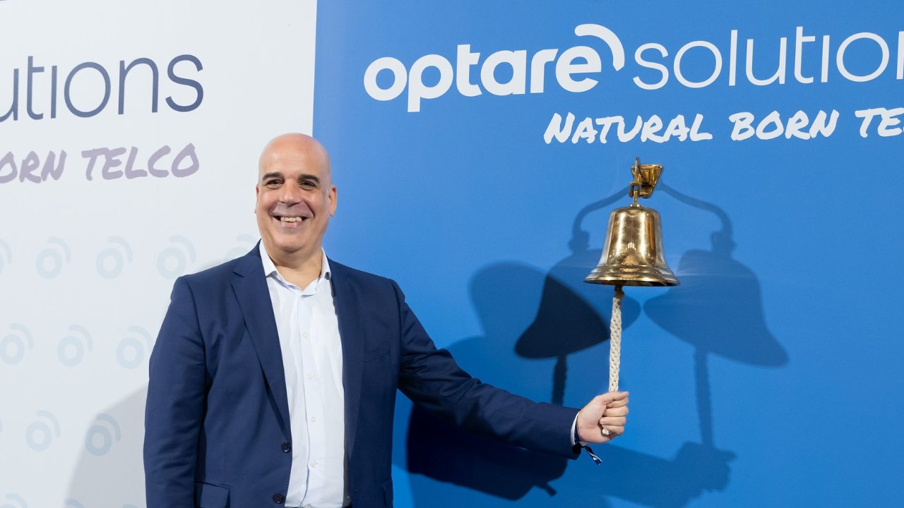 Luis Álvarez-Sestelo during the bell ringing
