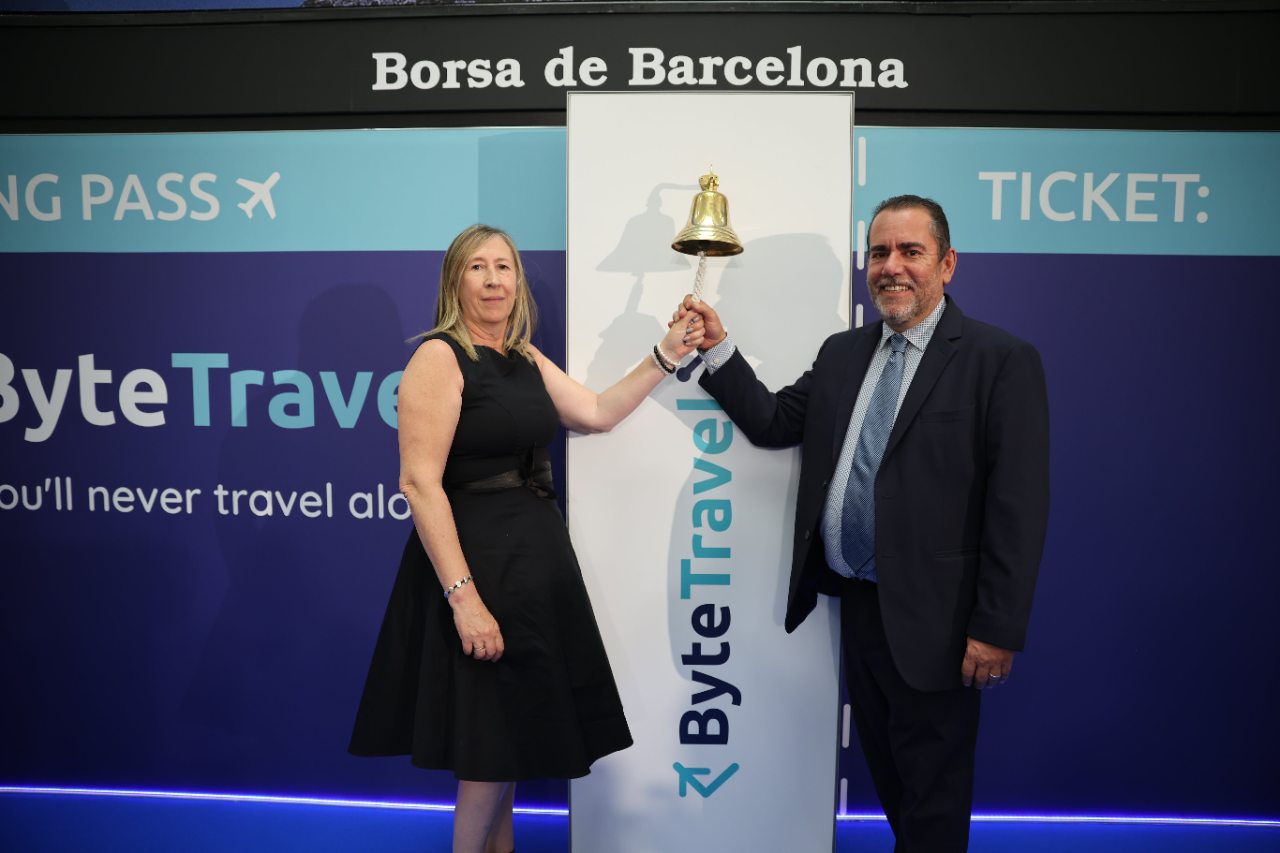 Toque  de campana de la compañía en el Palacio de La Bolsa de Barcelona