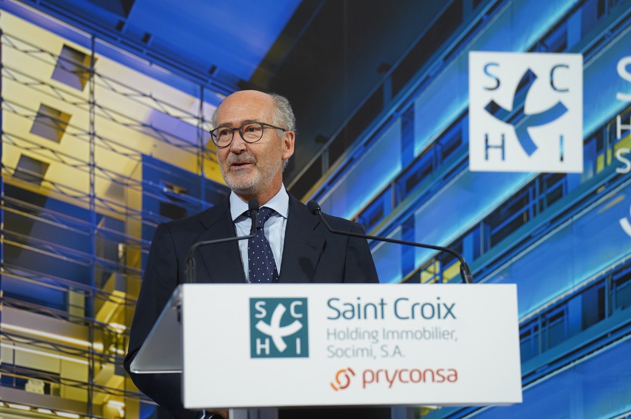 Toque  de campana de la compañía en la Bolsa de Madrid