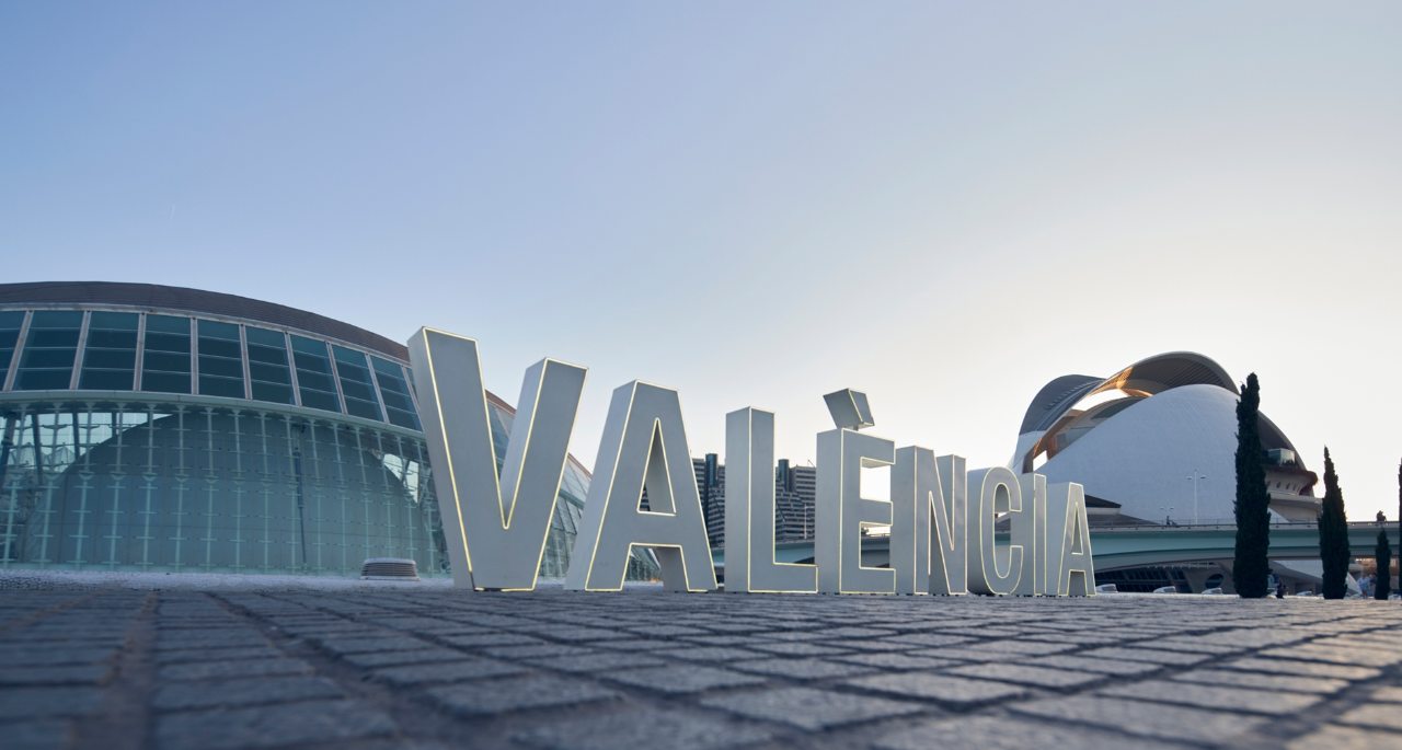 Ciudad de las Ciencias y cartel de Valencia