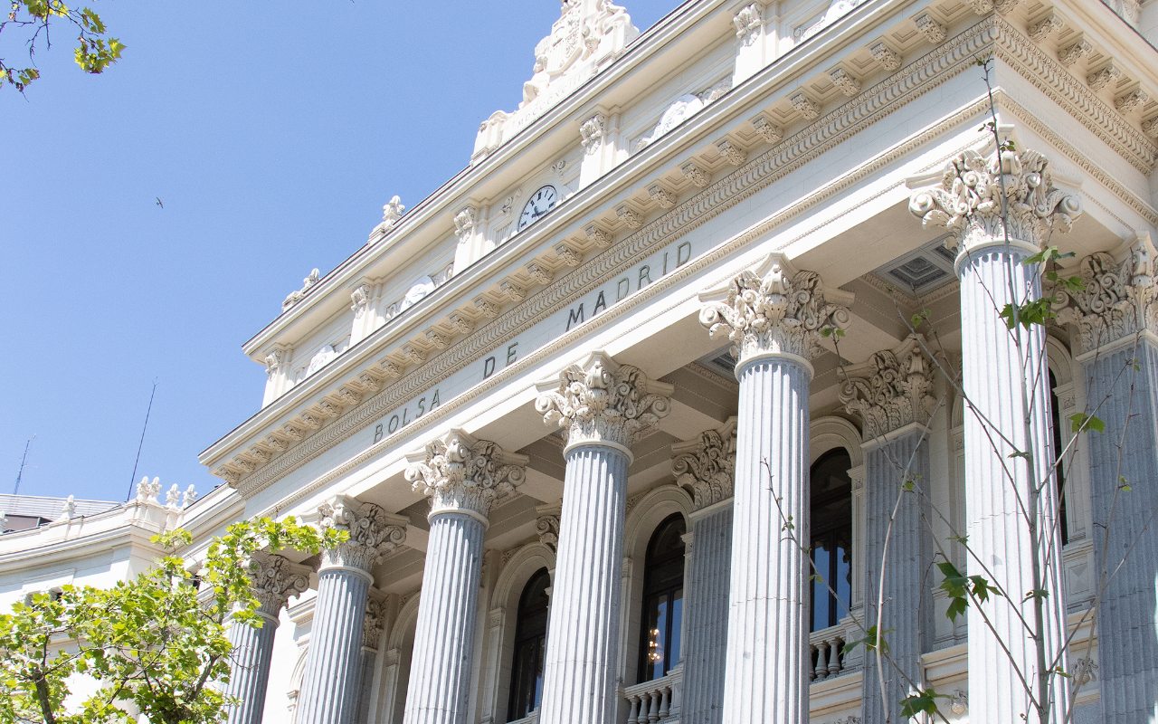 Fachada del edificio de la Bolsa de Bilbao