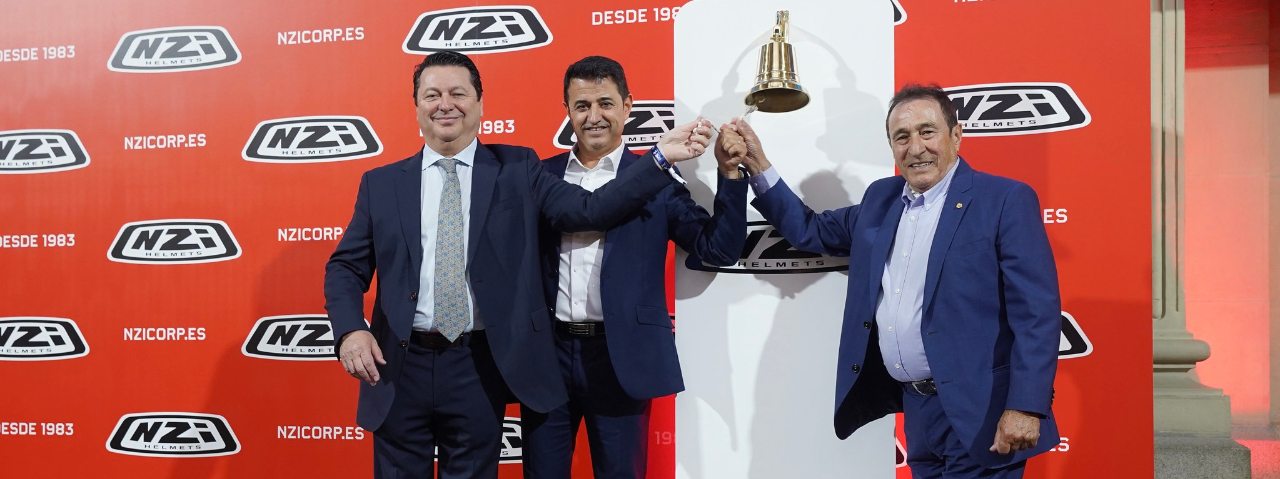  Juan José Bernat, Director General, Nazario Ibáñez Ortín, CEO de la empresa, y Nazario Ibáñez,  fundador de NZI, durante el toque de campana 