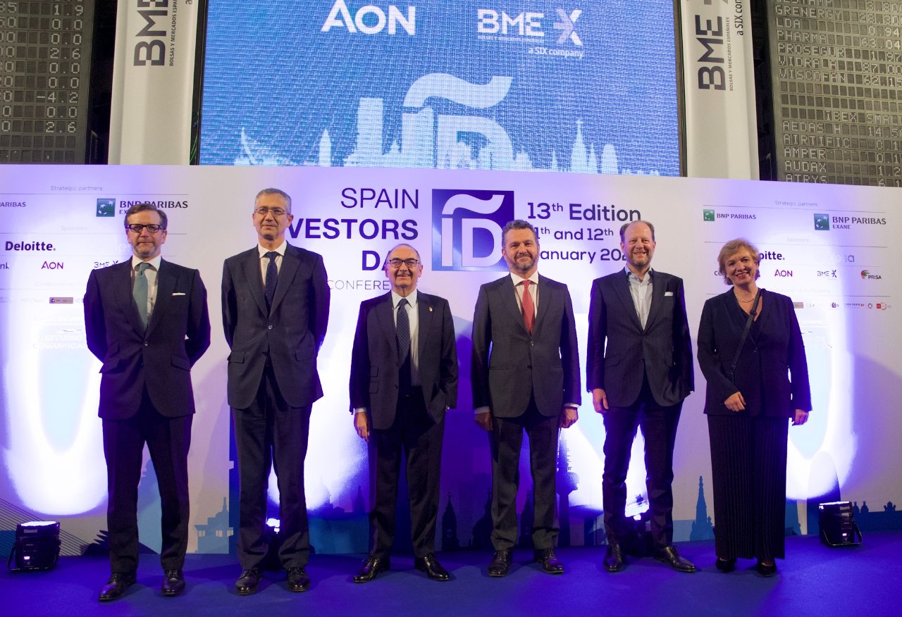 bienvenida a los asistentes a la cena que tuvo lugar en el Palacio de la Bolsa de Madrid