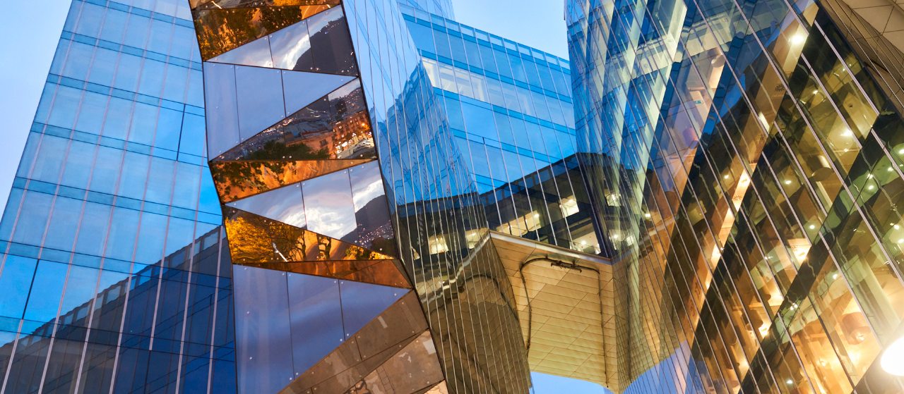 Edificio de oficinas reflectante Barcelona